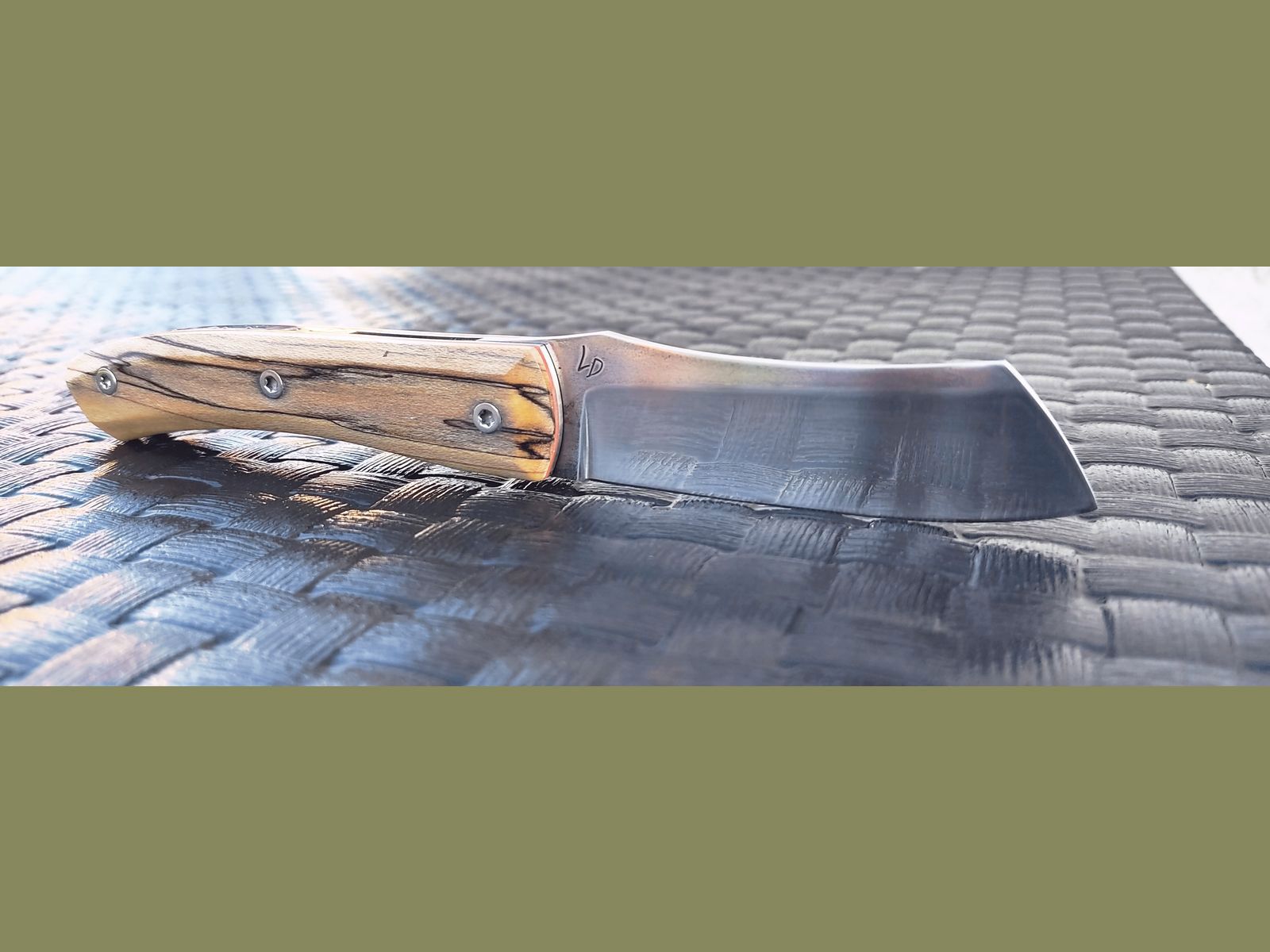 Couteau pliant EDC pocket en lame forgée avec manche bois Takefu