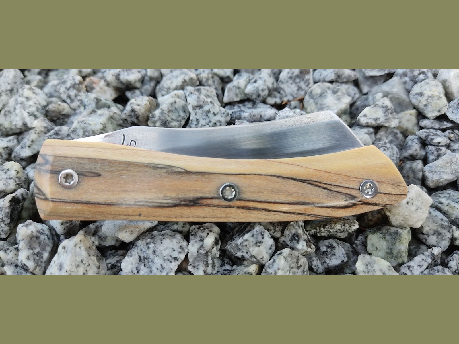 Couteau pliant EDC pocket en lame forgée avec manche bois Takefu