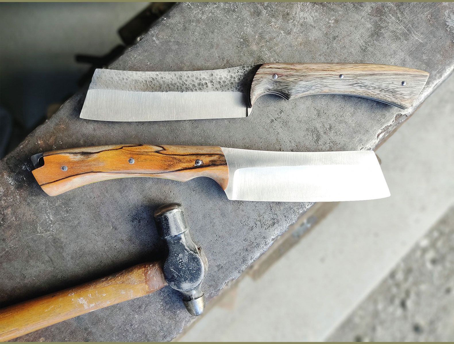 Sur commande le couteau pour champignon - stage de forge